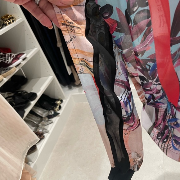 Clover canyon colorful top gently used. Size small. - Picture 6 of 6